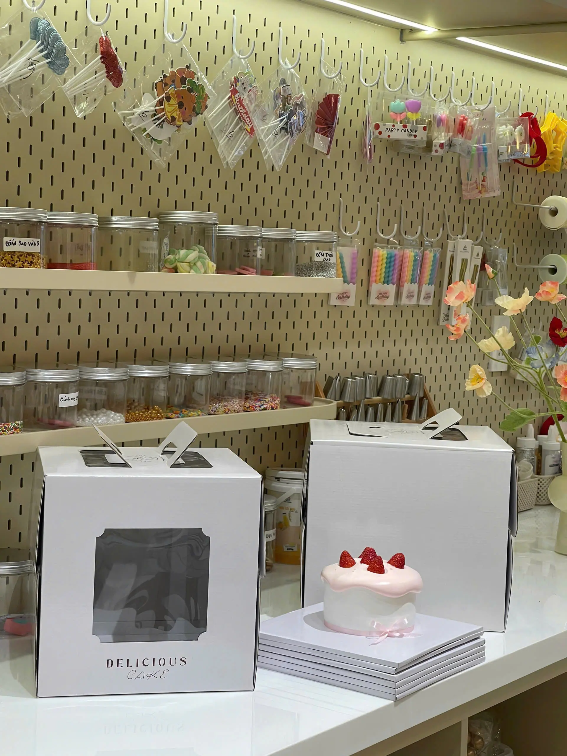 Hộp b&aacute;nh kem cao 25