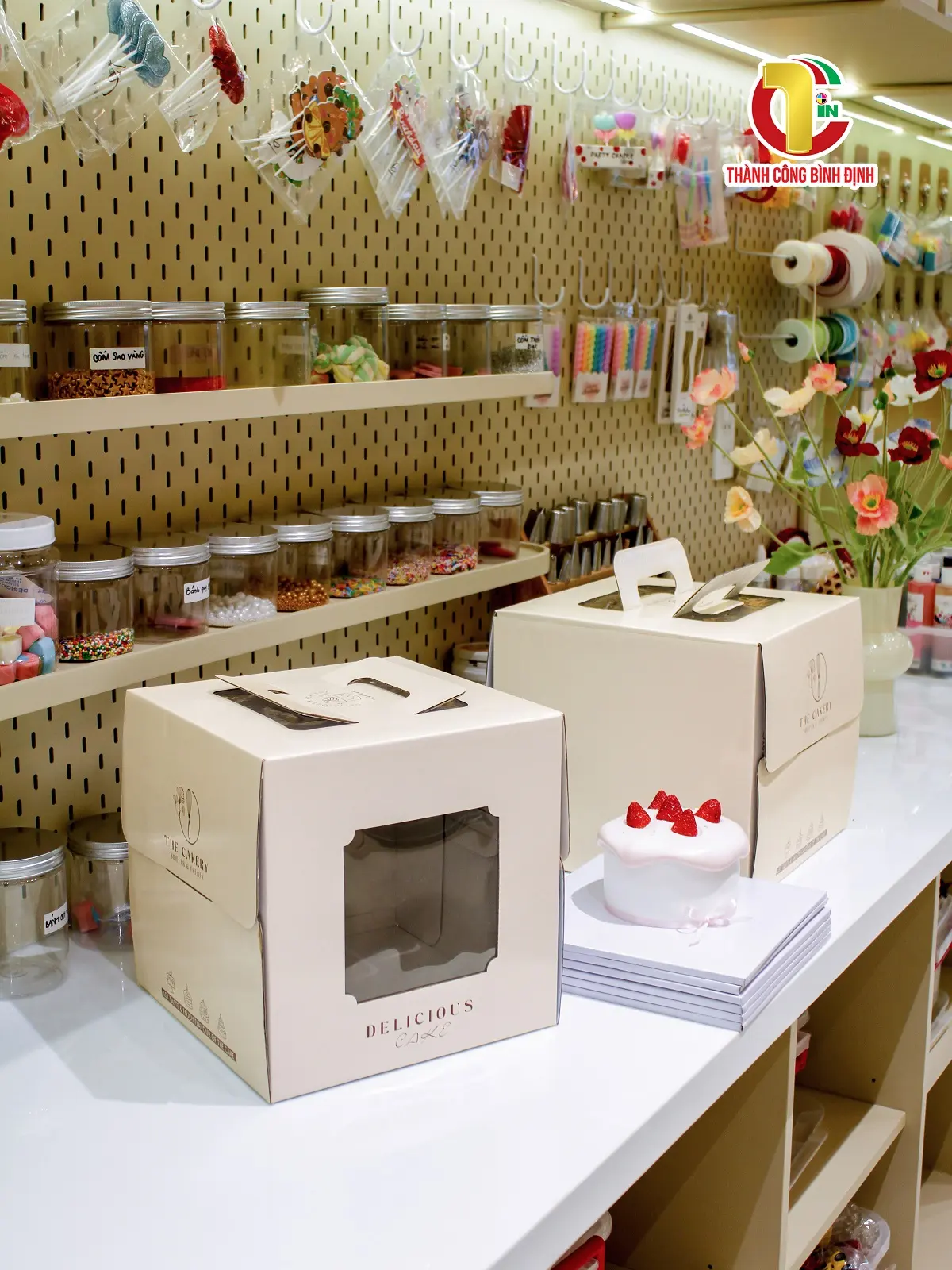 Hộp b&aacute;nh kem cao 25